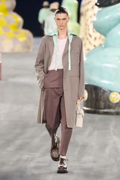 Look 32
